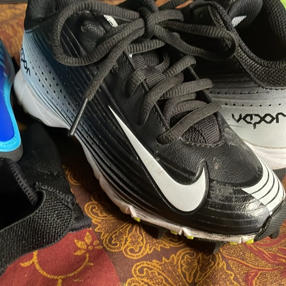 Nike Vapor Baseball Soccer football shoes / cleats and shin guards size 13c kids - Picture 11 of 11